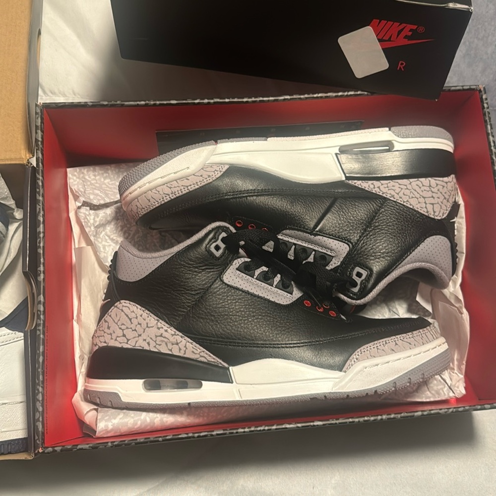 Nike air Jordan 3 retro shoes size 8 black cement